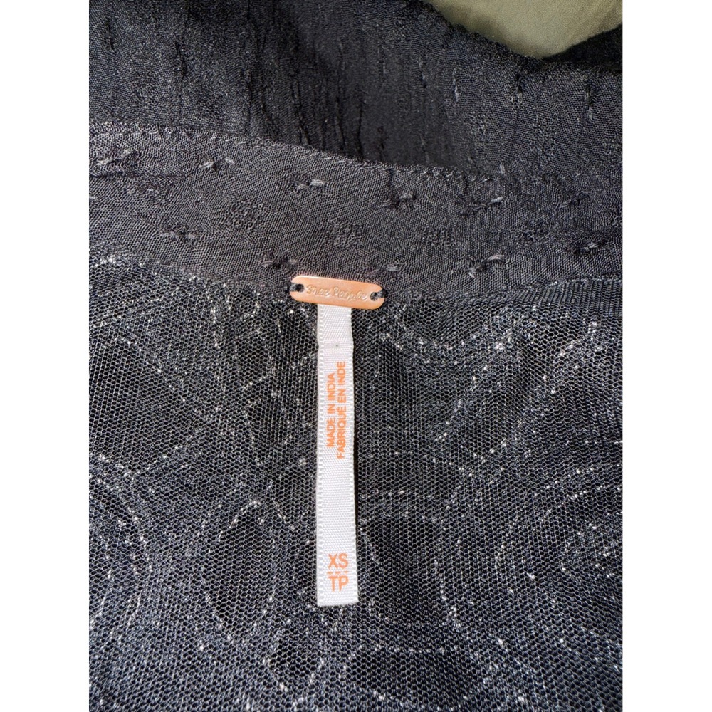 Free People Black Crinkle Gauze Lace Shoulder Button Down Blouse XS OB524584 - Picture 3 of 13